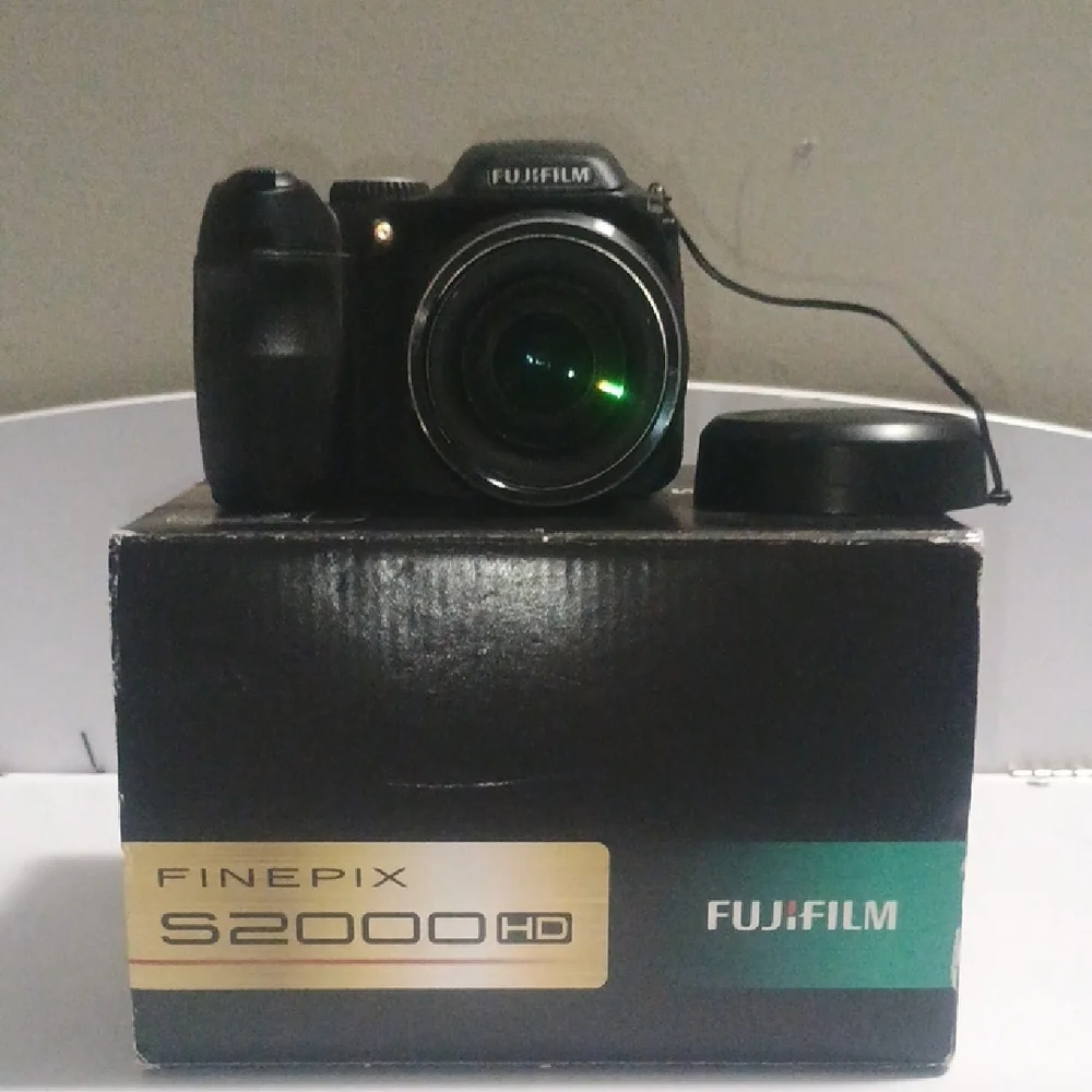 Fujifilm FinePix S2000HD Black Digital Camera Kit